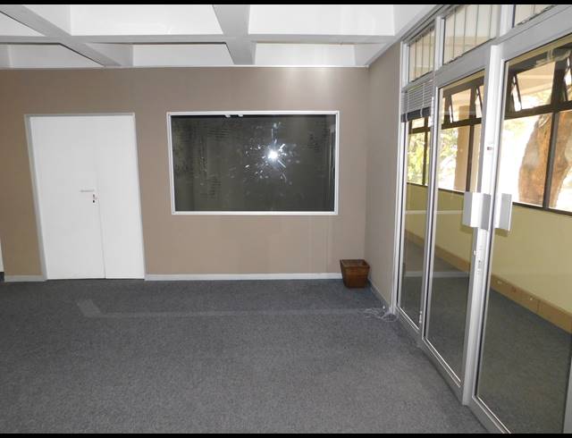 108M² OFFICE TO LET IN FERNDALE